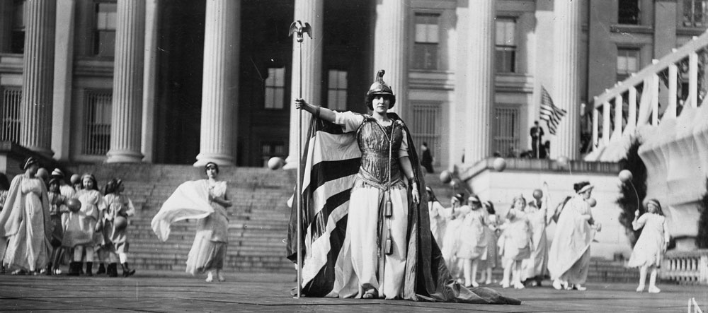 Hedwig Reicher as Columbia
