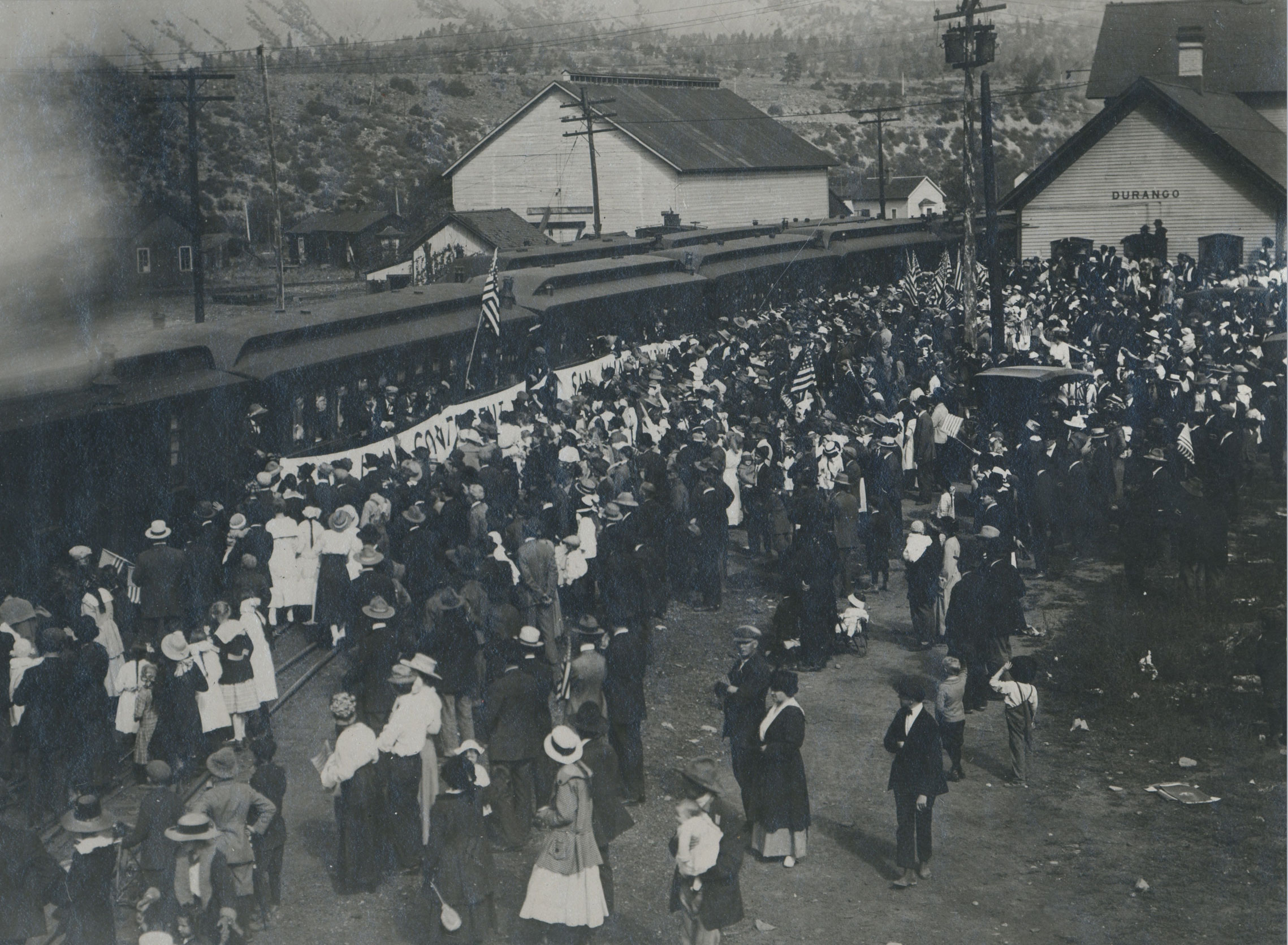 Crowds at the Durango Depot in 1918