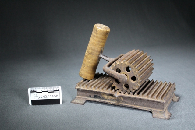 Fluting iron